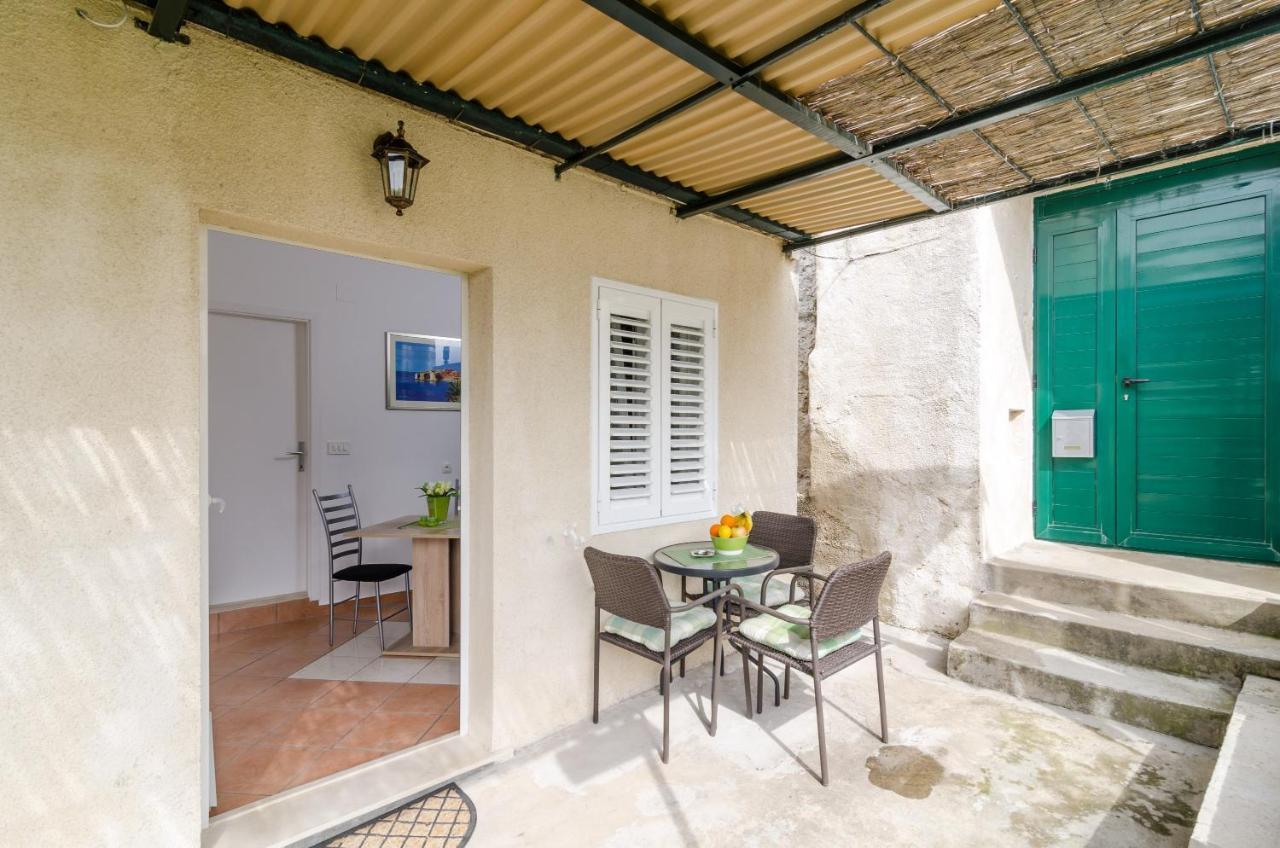 Apartment And Room Kapelica دوبروفينك المظهر الخارجي الصورة