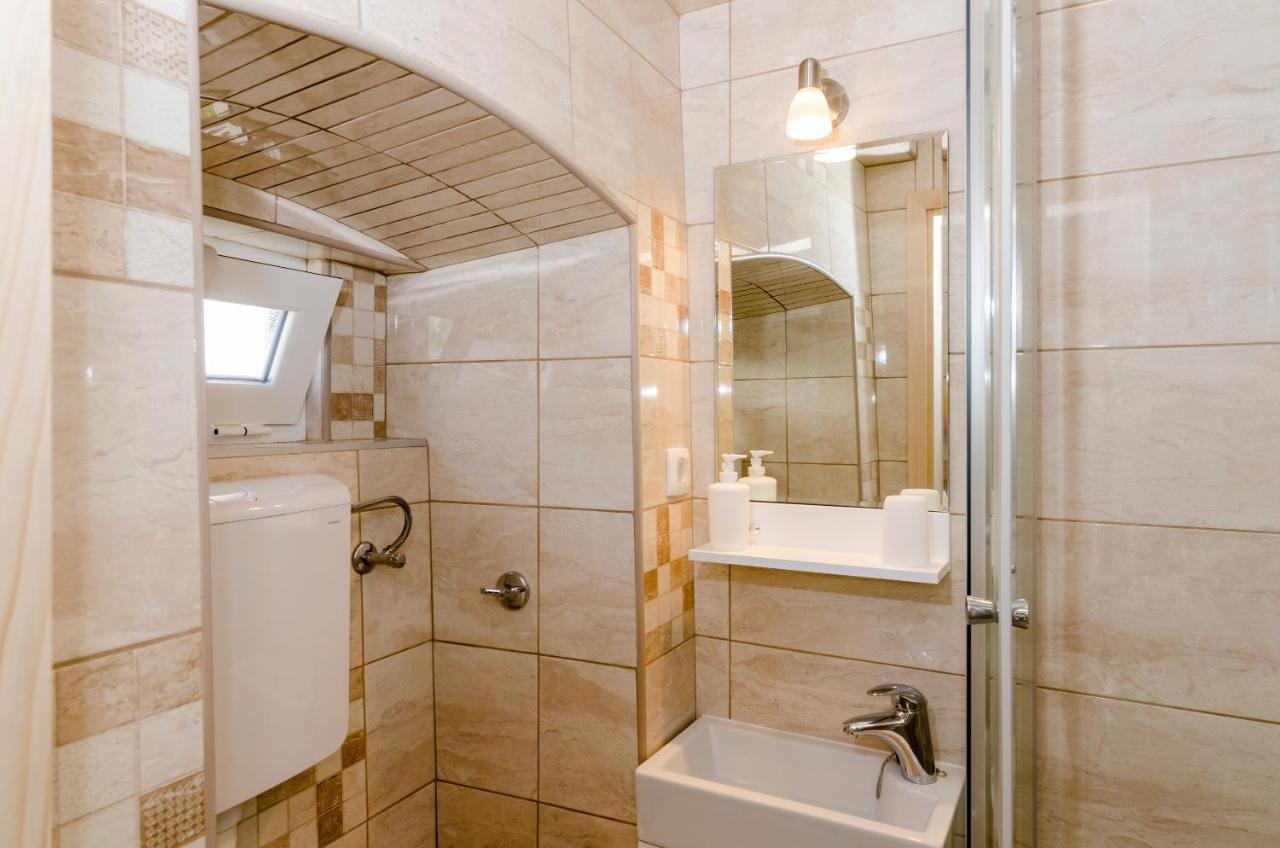 Apartment And Room Kapelica دوبروفينك المظهر الخارجي الصورة
